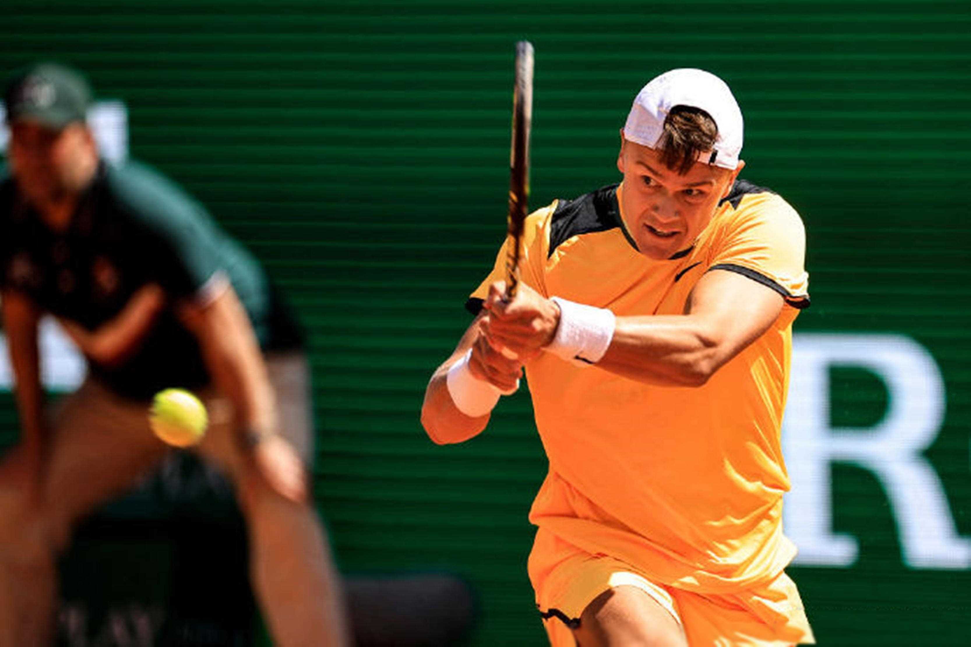 再见哈登！火箭、快船、尼克斯酝酿三方交易，2米03前锋空降休斯顿